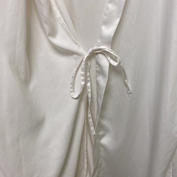 Satin and Lace Bridal Robe - Picture 4 of 7